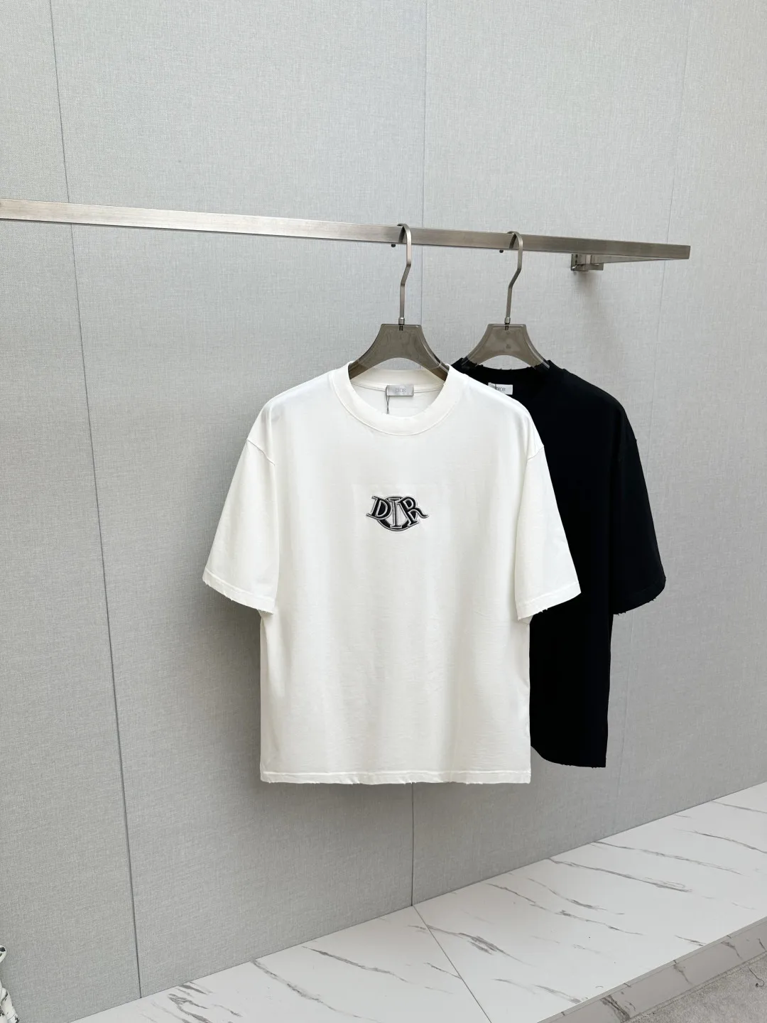 迪奥 新款走秀图案时尚休闲短袖T恤