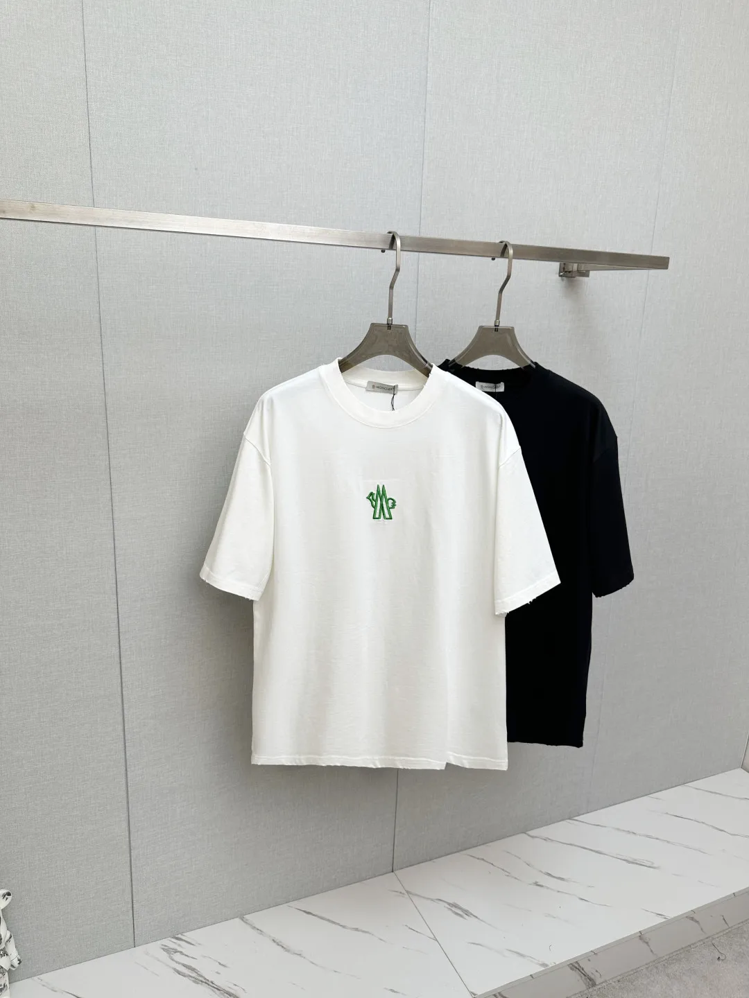 蒙口 新款走秀图案时尚休闲短袖T恤 蒙口 新款走秀图案时尚休闲短袖T恤