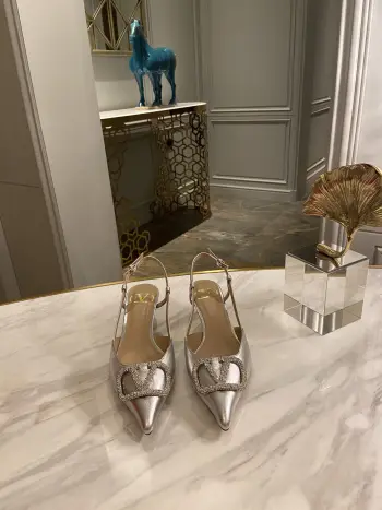 经典款女士高跟凉鞋 高仿华伦天奴女士高跟鞋/单鞋