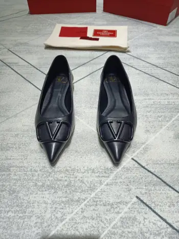 经典款女士凉拖鞋 高仿华伦天奴女士凉鞋/拖鞋