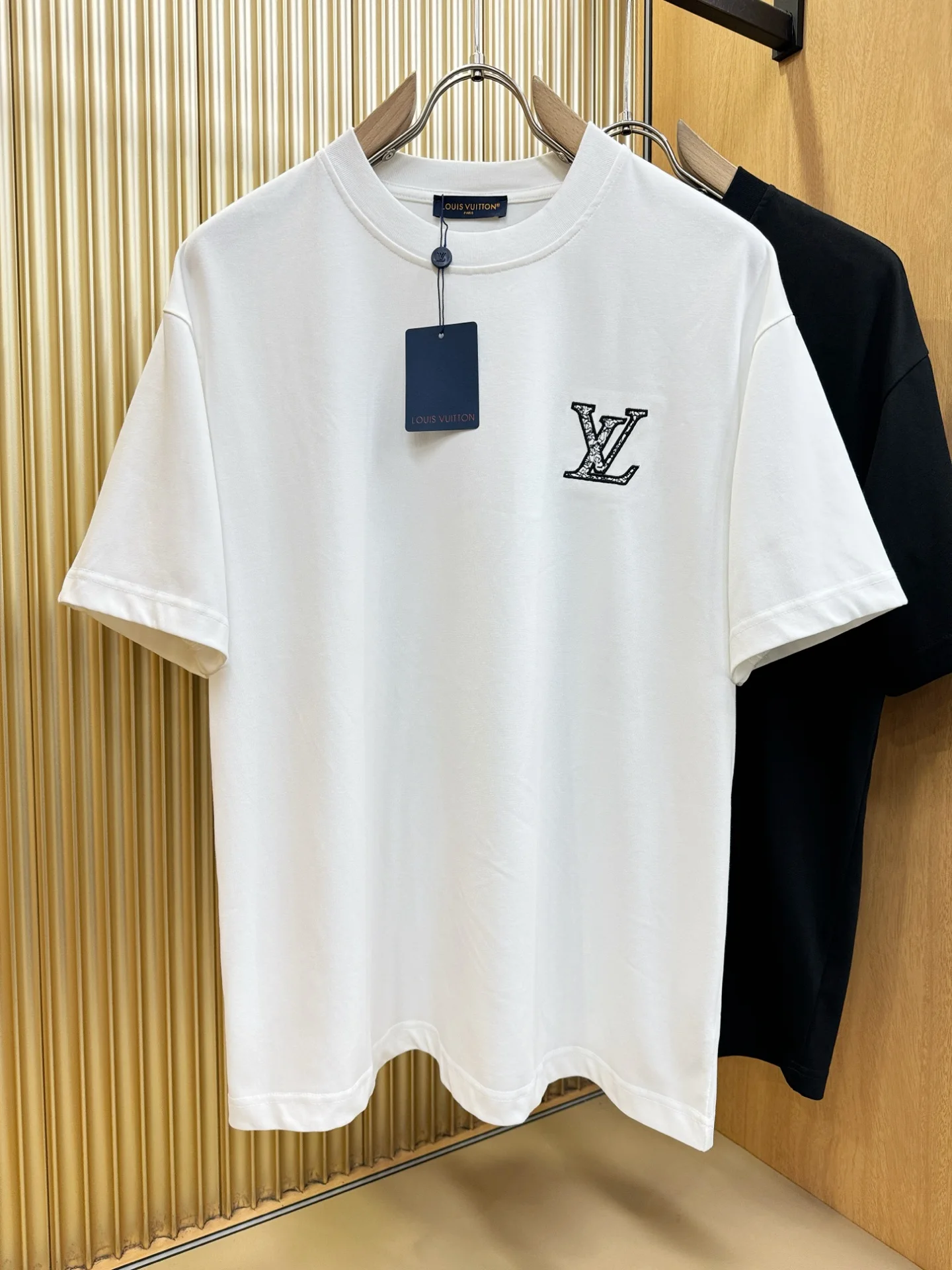 LV 2026新品休闲短袖T恤 LV 2026新品休闲短袖T恤