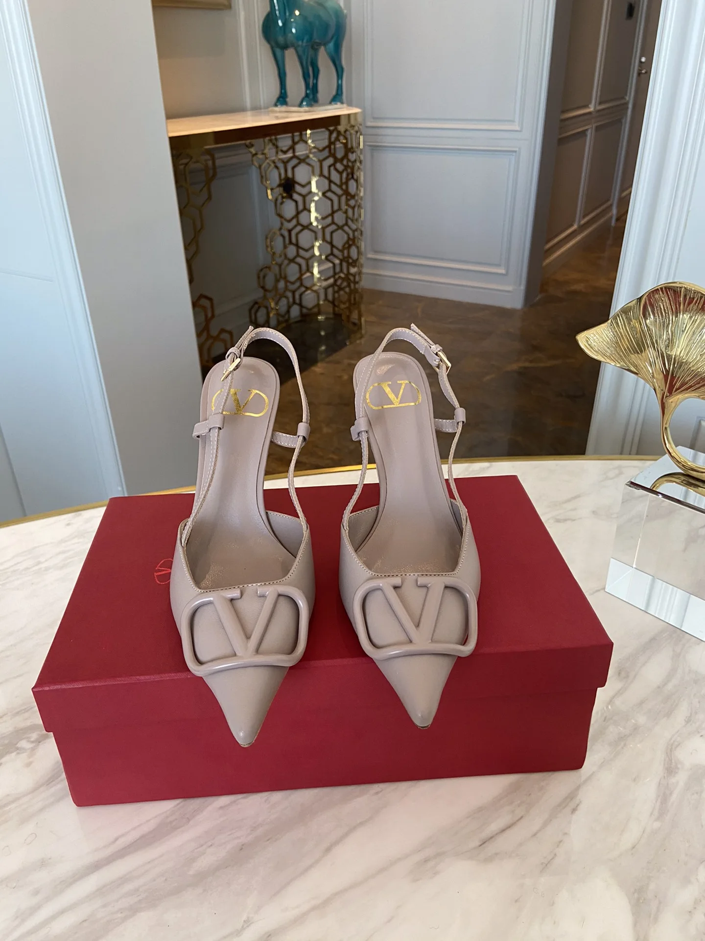 华伦天奴 经典款女士高跟凉鞋 华伦天奴 经典款女士高跟凉鞋