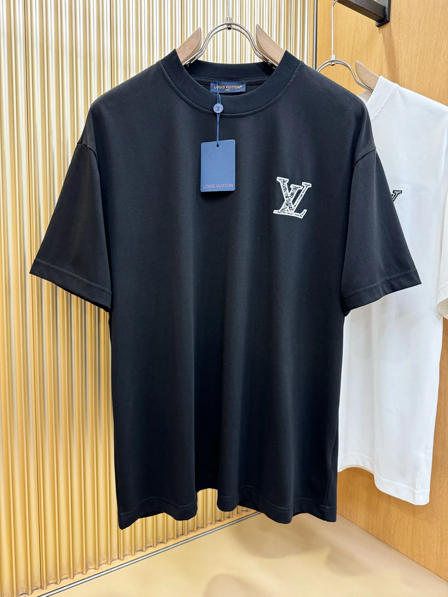 LV 2026新品休闲短袖T恤 LV 2026新品休闲短袖T恤