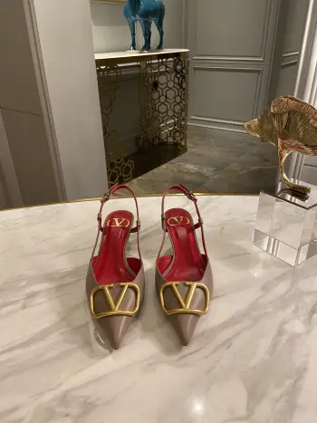 经典款女士高跟凉鞋 高仿华伦天奴女士高跟鞋/单鞋