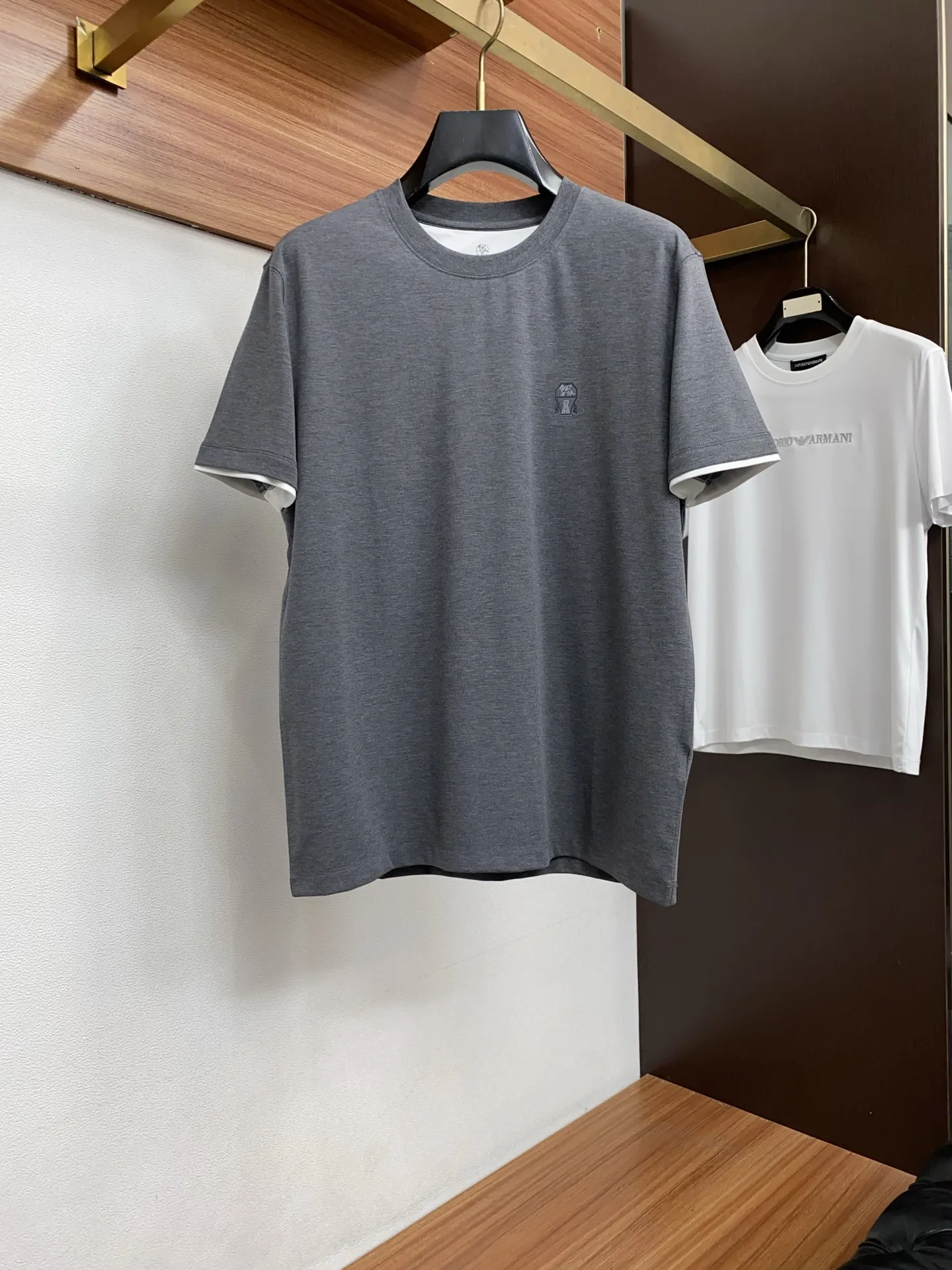 布鲁内洛库奇内利 丝光棉圆领男士短袖T恤 布鲁内洛库奇内利 丝光棉圆领男士短袖T恤