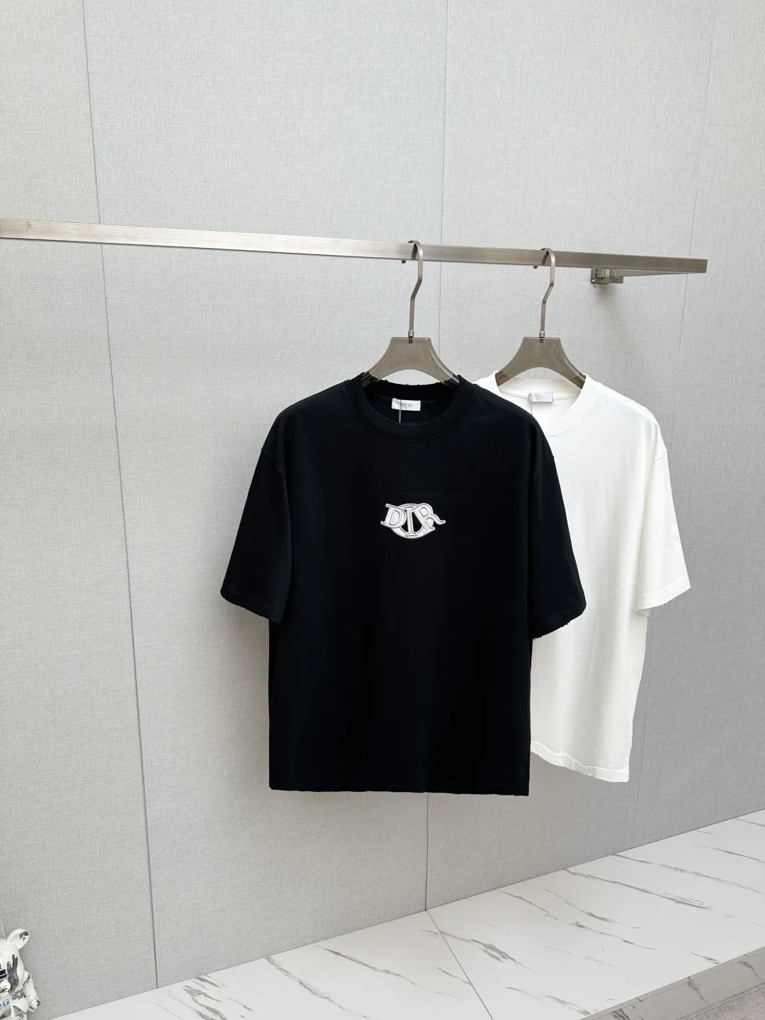 迪奥 新款走秀图案时尚休闲短袖T恤