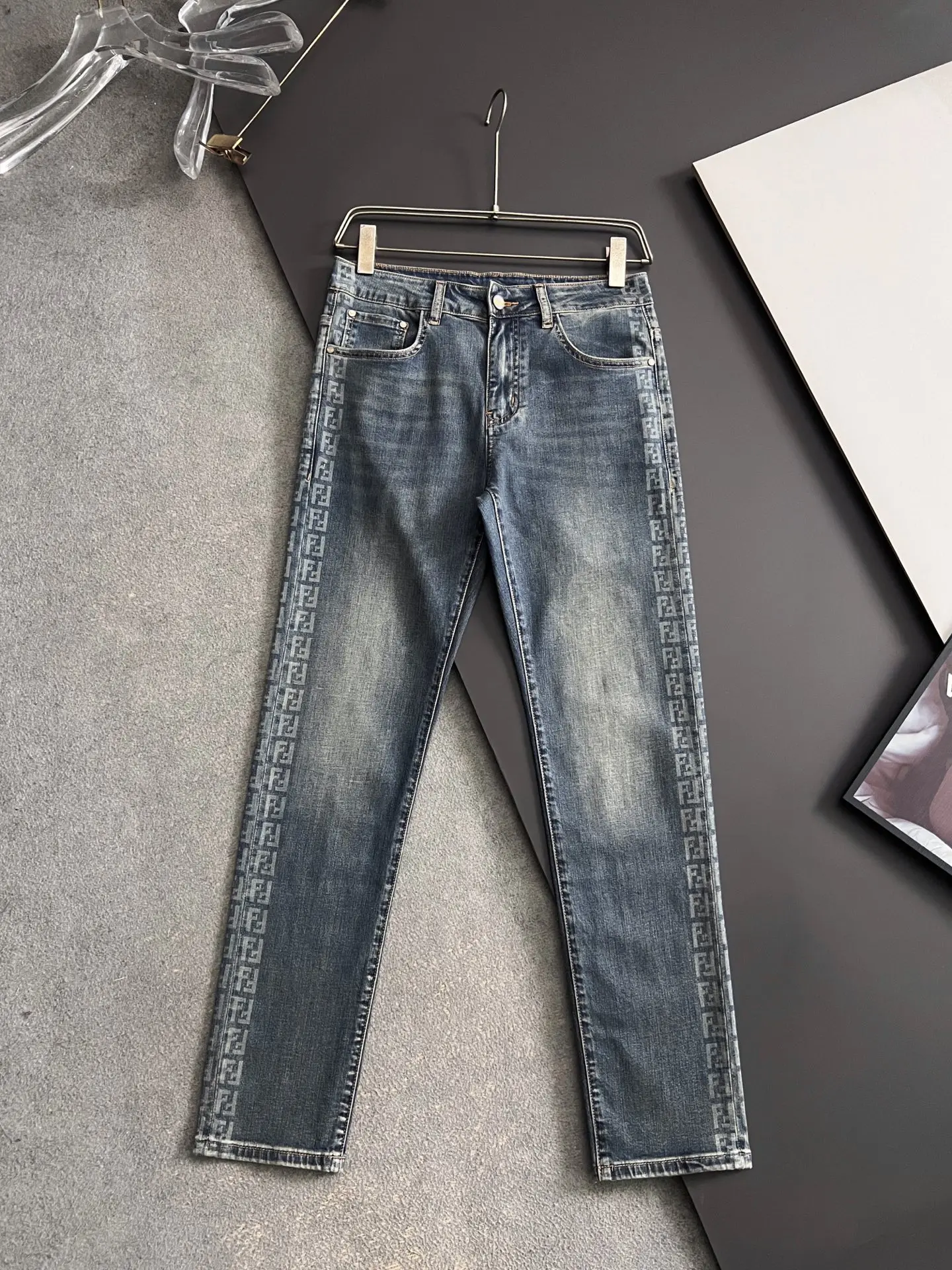 芬迪 26Ss水洗休闲牛仔裤