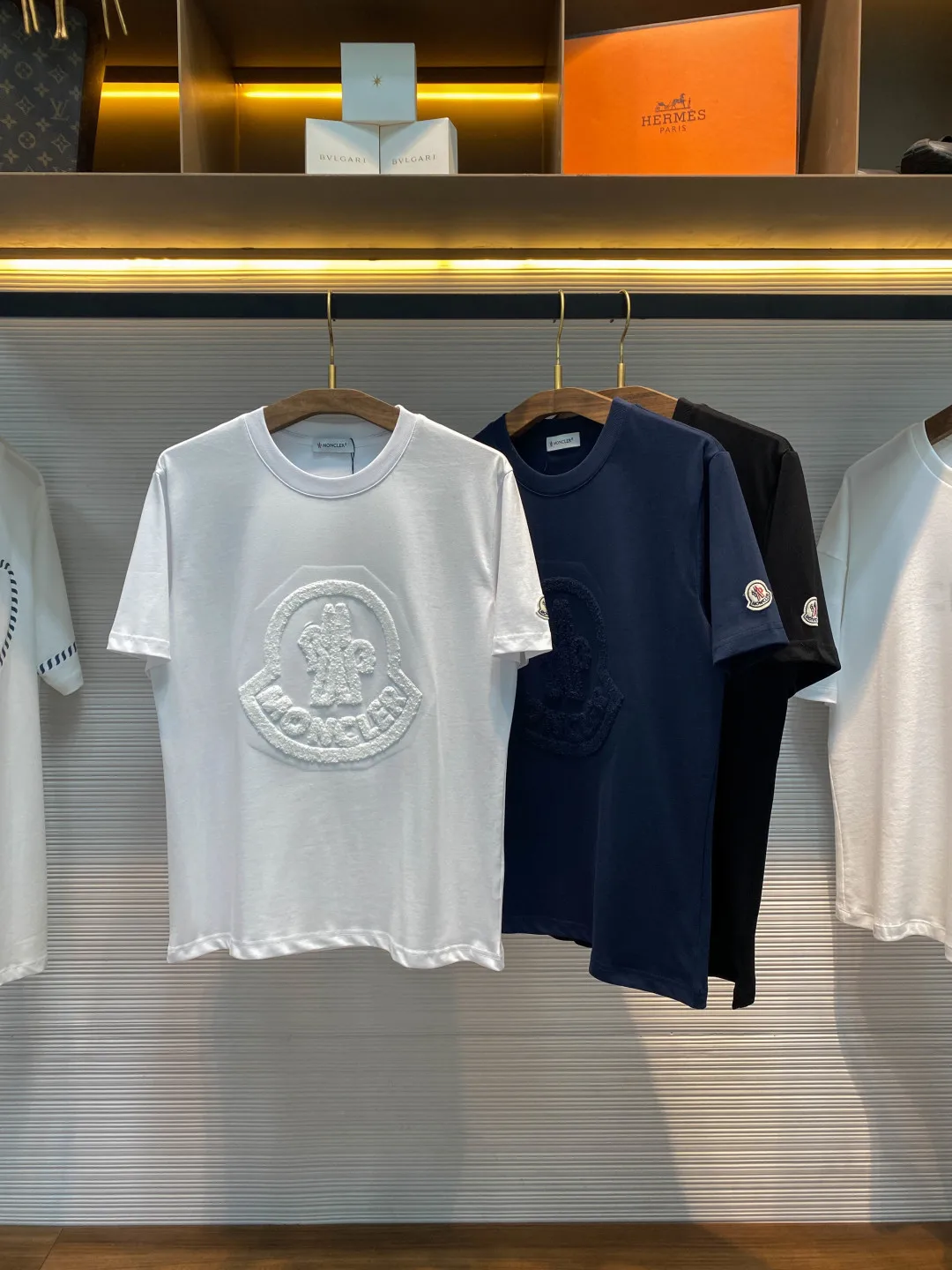 蒙口 男女同款立体毛巾绣徽标图案休闲短袖T恤衫 蒙口 男女同款立体毛巾绣徽标图案休闲短袖T恤衫