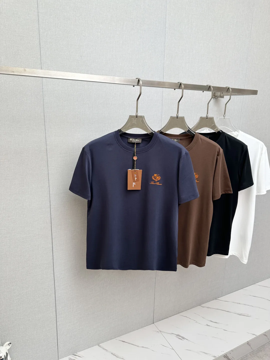 诺悠翩雅 新款走秀图案时尚休闲短袖T恤 诺悠翩雅 新款走秀图案时尚休闲短袖T恤