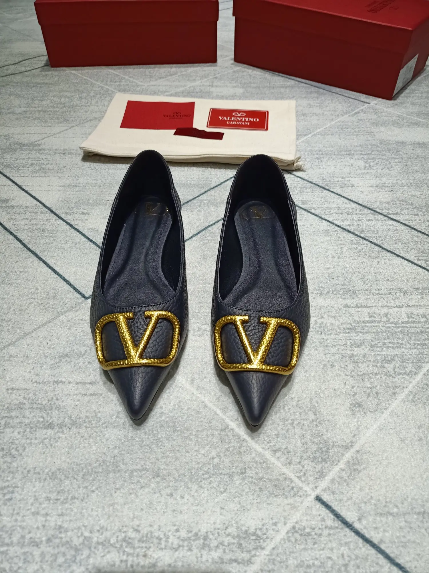 华伦天奴 经典款女士凉拖鞋 华伦天奴 经典款女士凉拖鞋