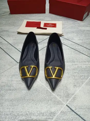 经典款女士凉拖鞋 高仿华伦天奴女士凉鞋/拖鞋