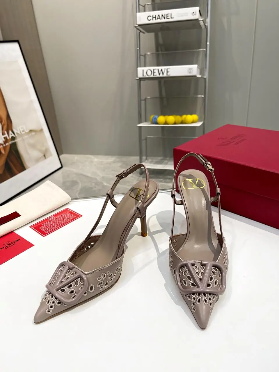 华伦天奴 经典款女士高跟凉鞋 华伦天奴 经典款女士高跟凉鞋