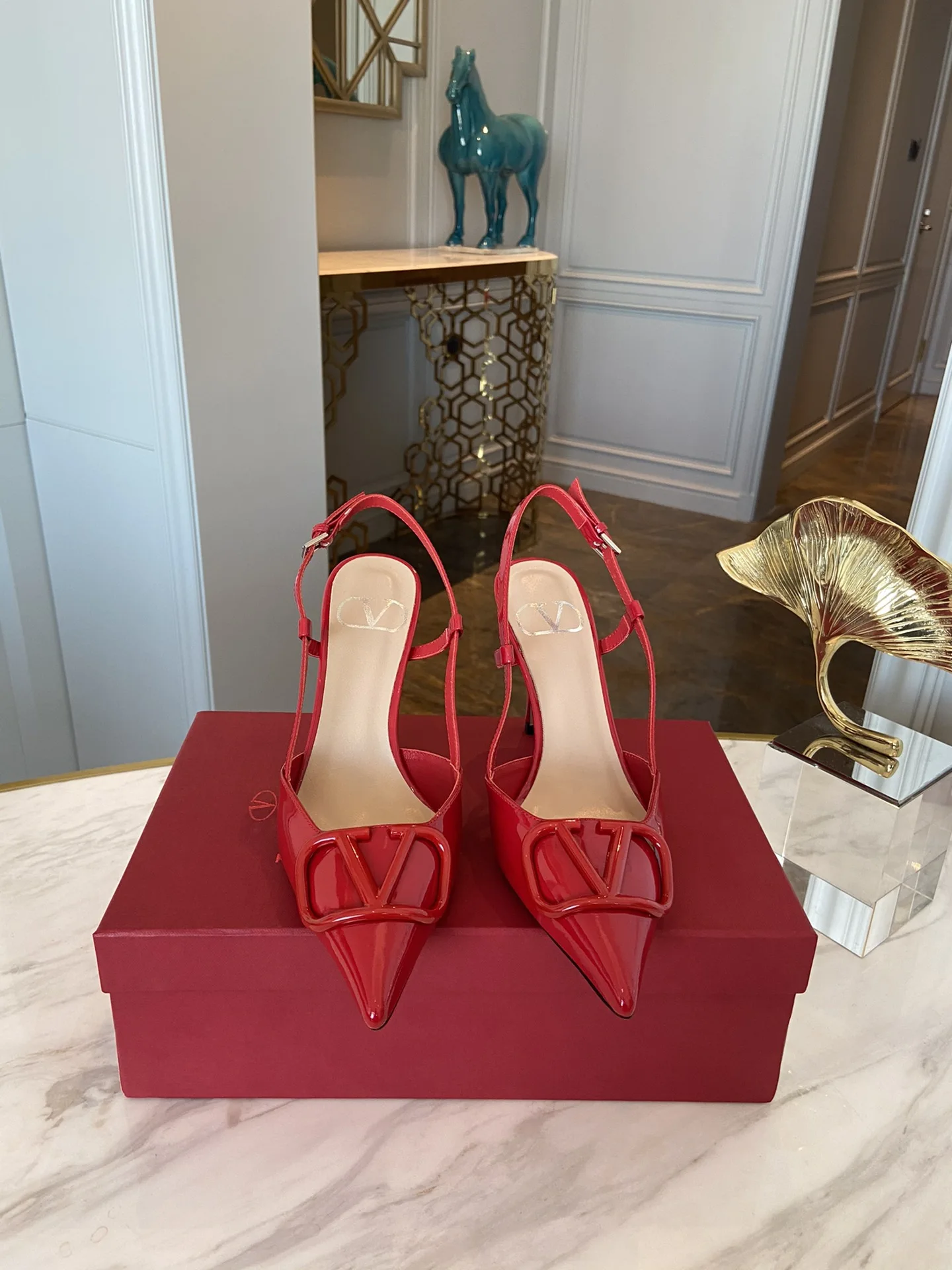 华伦天奴 经典款女士高跟凉鞋 华伦天奴 经典款女士高跟凉鞋