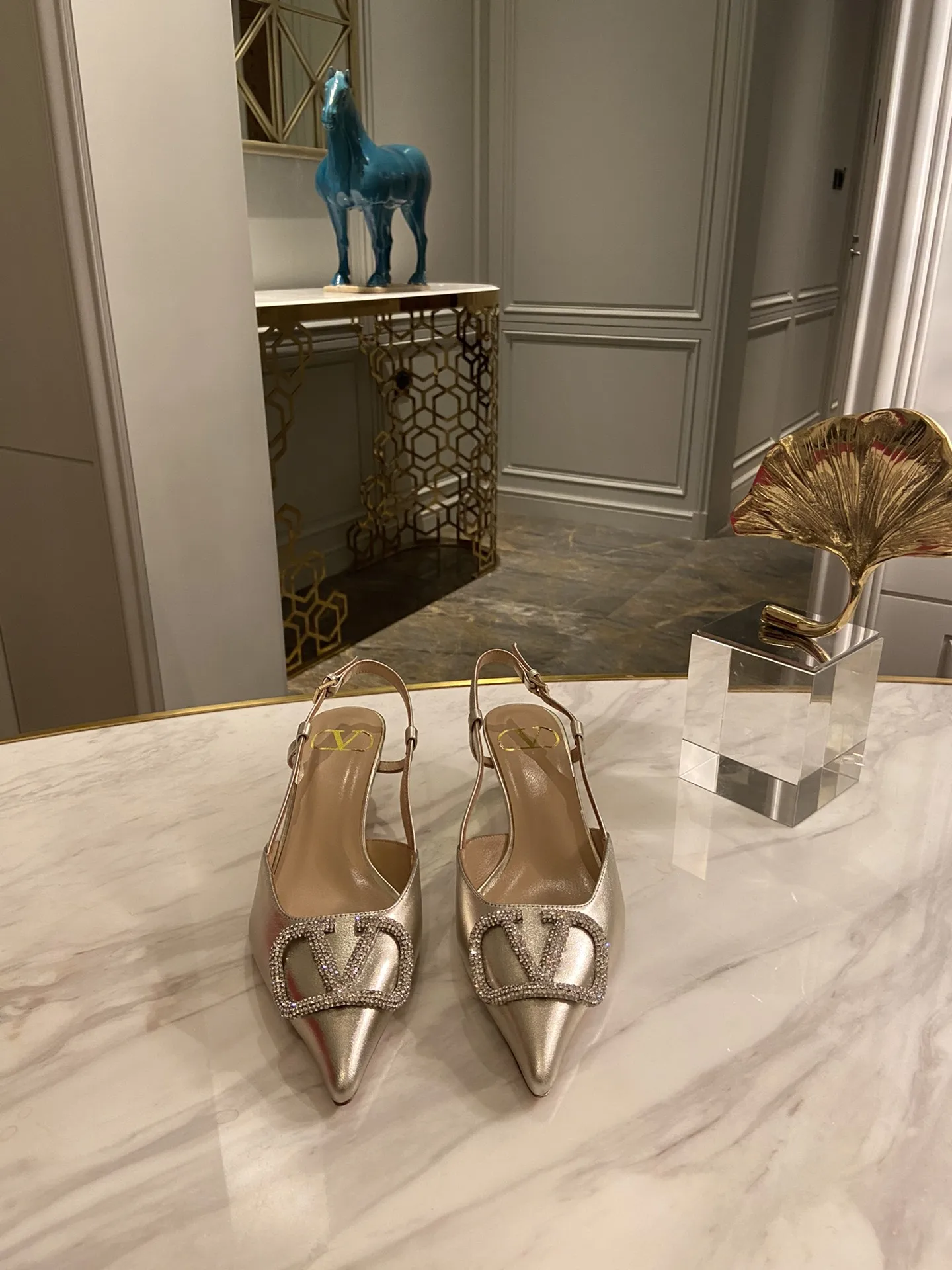 华伦天奴 经典款女士高跟凉鞋