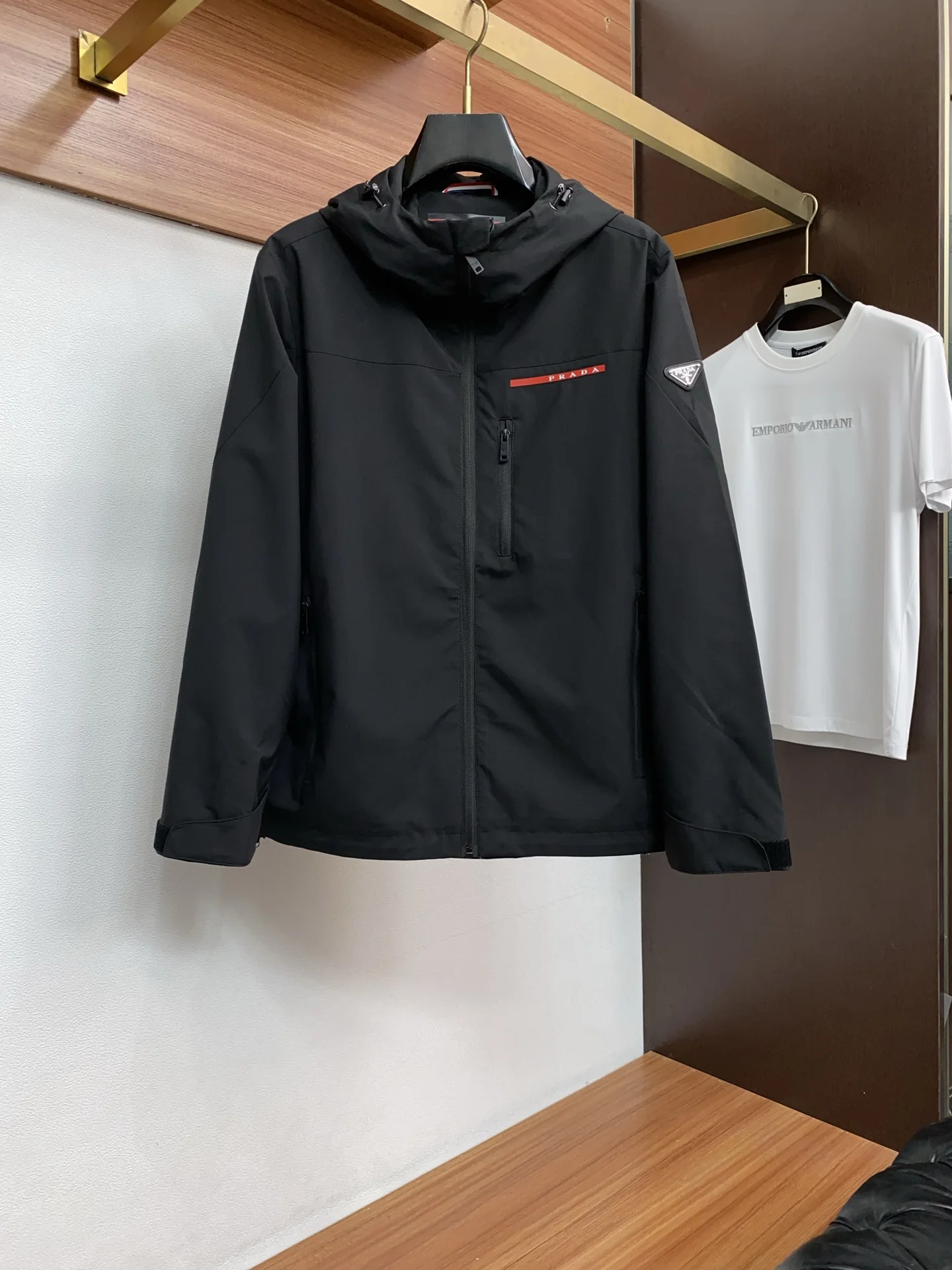 普拉达 2026新款男士休闲定制翻领夹克外套 普拉达 2026新款男士休闲定制翻领夹克外套