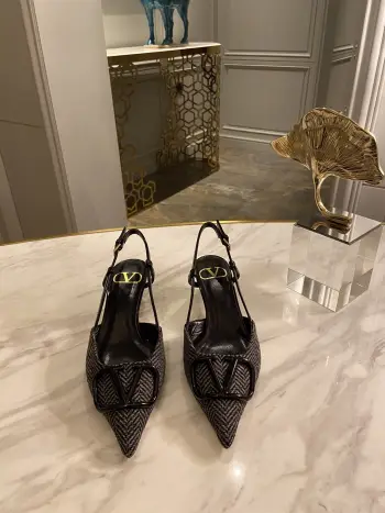 经典款女士高跟凉鞋 高仿华伦天奴女士高跟鞋/单鞋