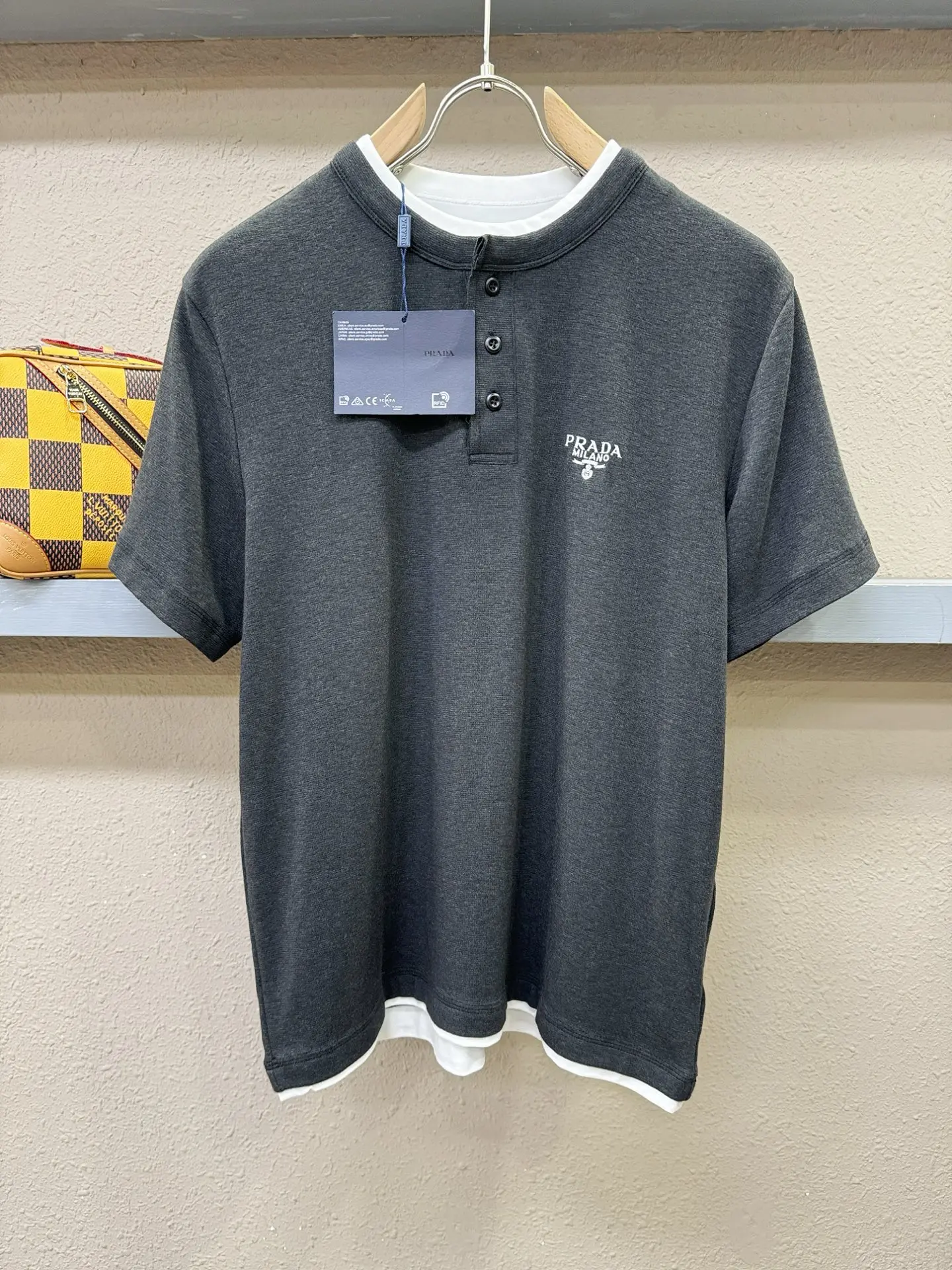 普拉达  2026新品休闲短袖