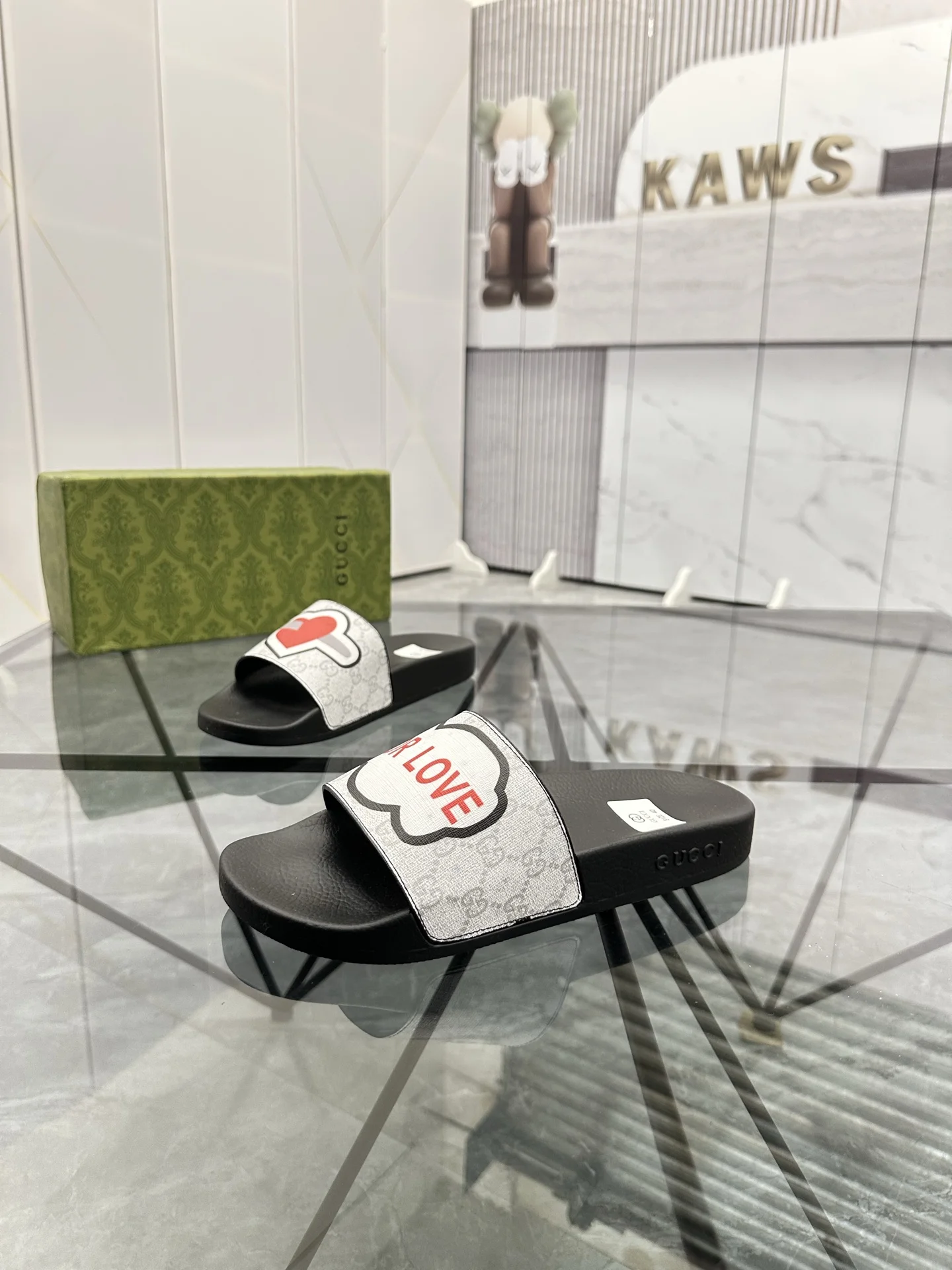 Gucci Latest couple slippers