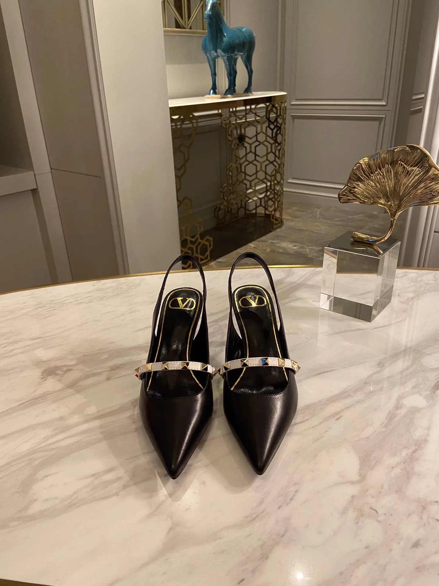 华伦天奴 经典款女士高跟凉鞋