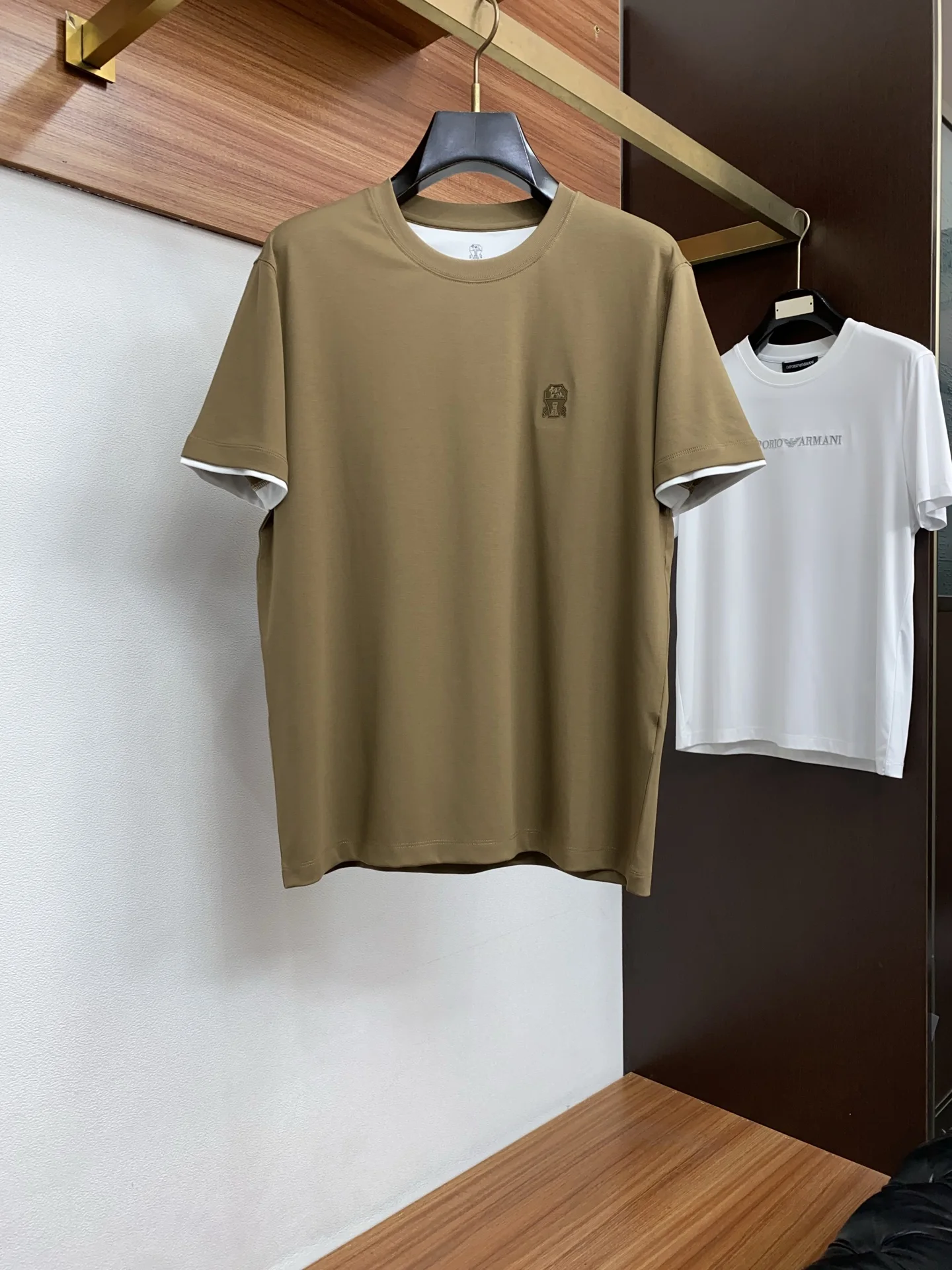 布鲁内洛库奇内利 丝光棉圆领男士短袖T恤 布鲁内洛库奇内利 丝光棉圆领男士短袖T恤