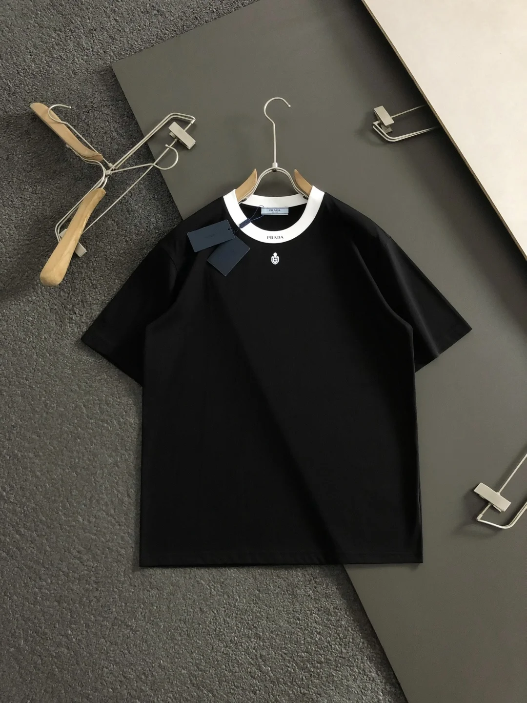 普拉达 2026春夏字母印花短袖