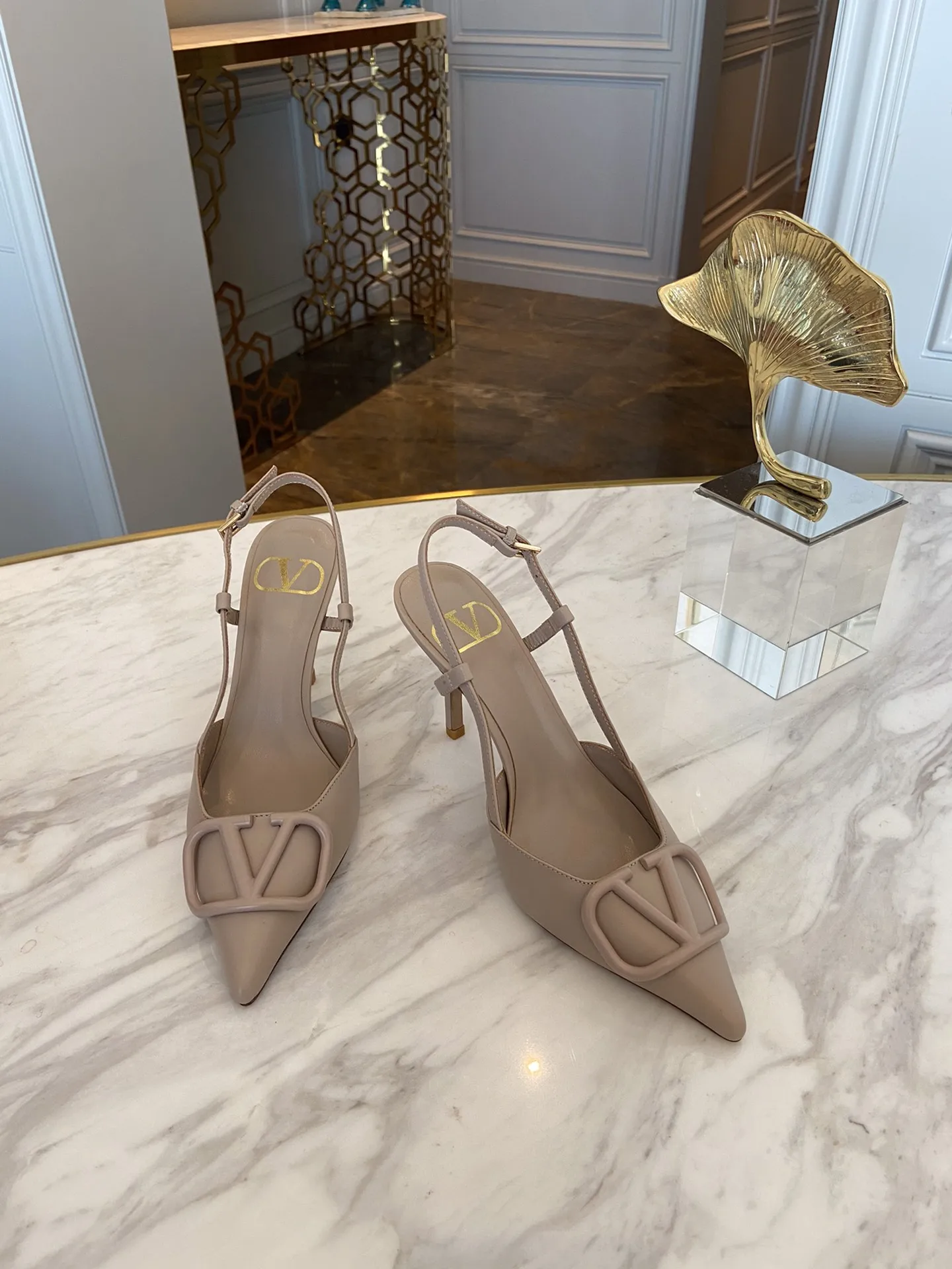 华伦天奴 经典款女士高跟凉鞋 华伦天奴 经典款女士高跟凉鞋