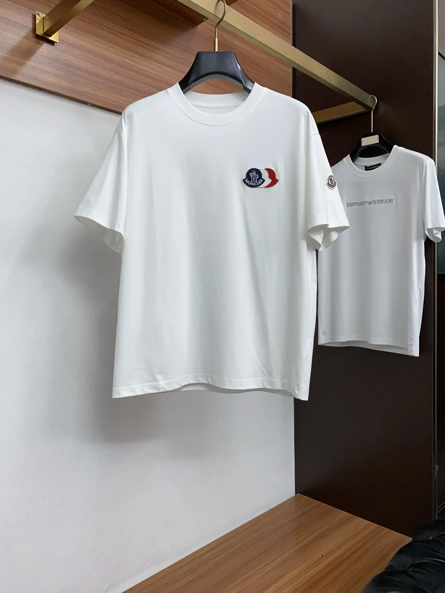 蒙口 纯棉质微阔版圆领男士短袖T恤 蒙口 纯棉质微阔版圆领男士短袖T恤