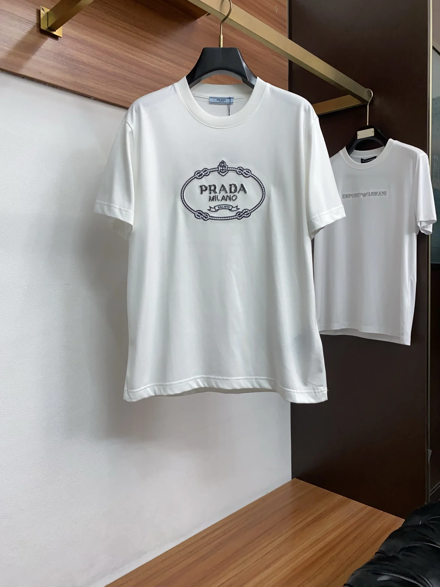 普拉达 丝光棉圆领男士短袖T恤 普拉达 丝光棉圆领男士短袖T恤