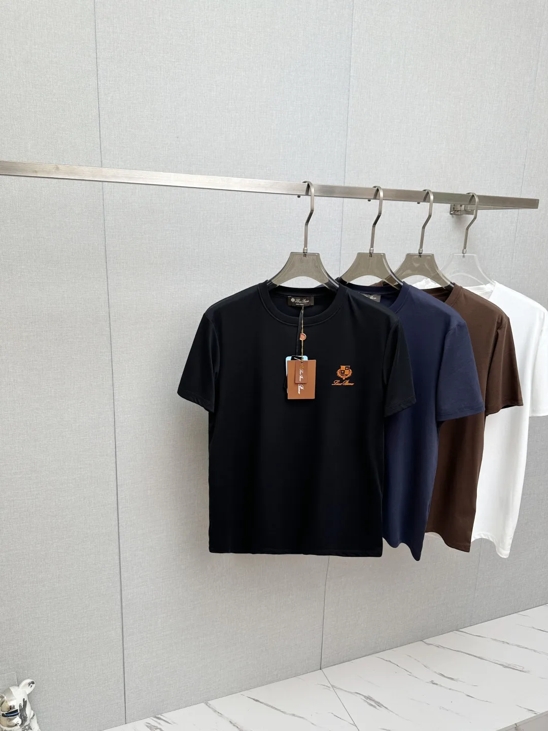 诺悠翩雅 新款走秀图案时尚休闲短袖T恤 诺悠翩雅 新款走秀图案时尚休闲短袖T恤