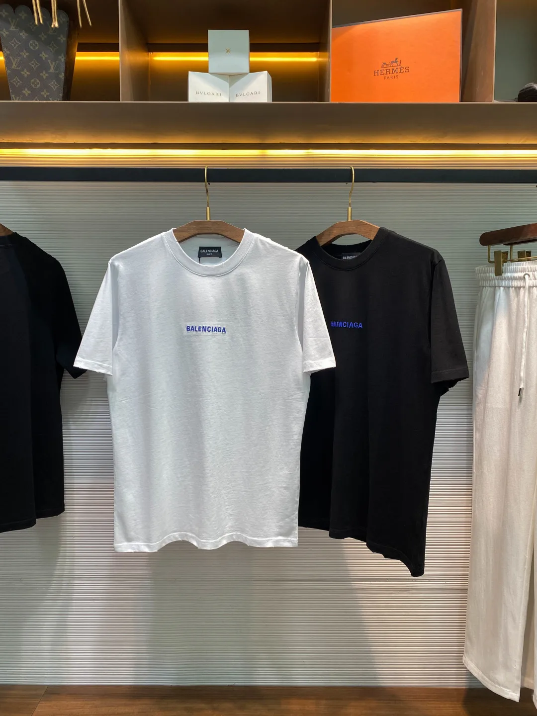 巴黎世家 男女同款蓝色字母徽标刺绣宽松休闲短袖T恤衫 巴黎世家 男女同款蓝色字母徽标刺绣宽松休闲短袖T恤衫