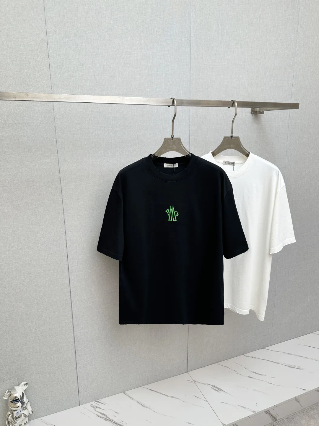 蒙口 新款走秀图案时尚休闲短袖T恤 蒙口 新款走秀图案时尚休闲短袖T恤