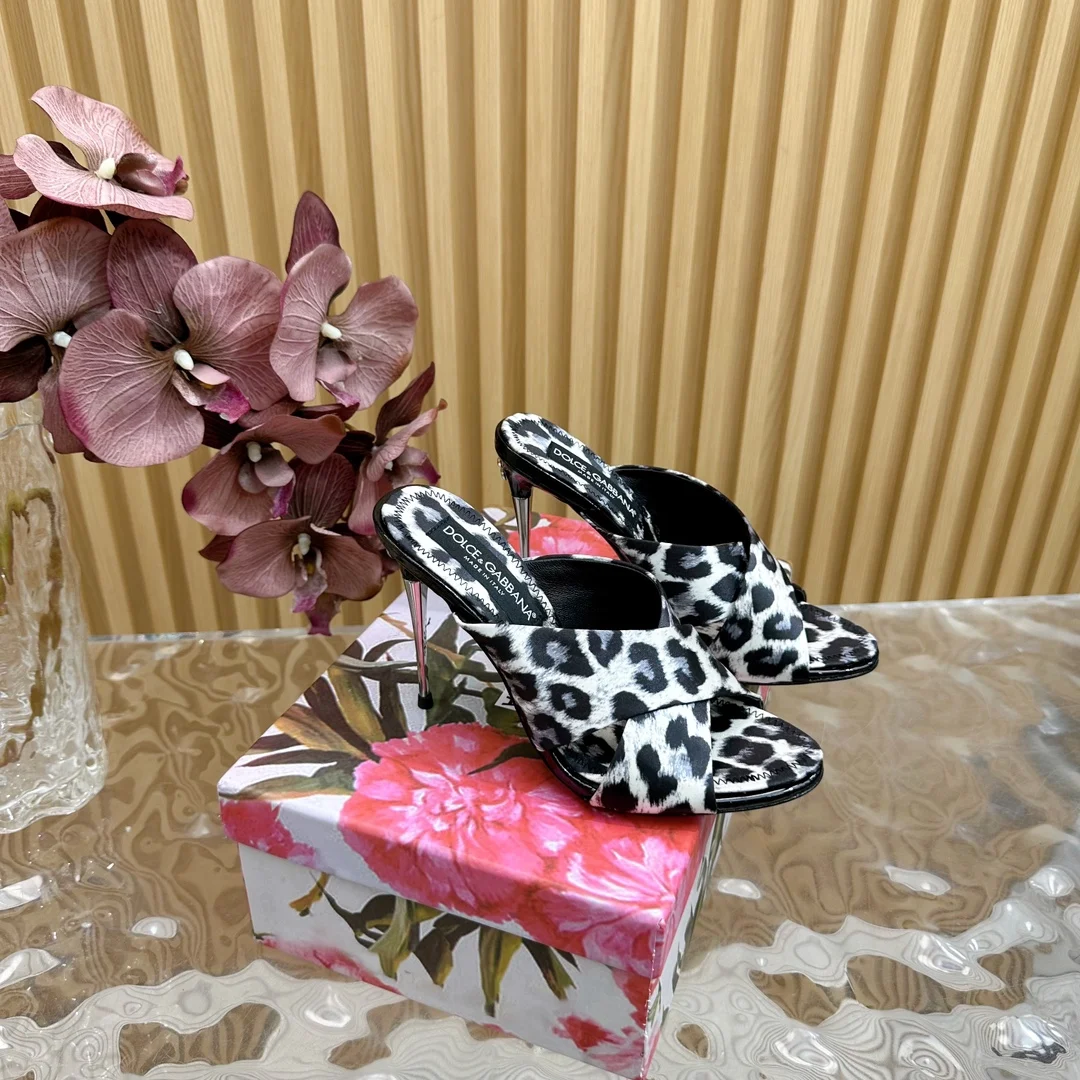 杜嘉班纳 绝美复古金属跟凉拖 意式经典奢华高跟鞋 杜嘉班纳 绝美复古金属跟凉拖 意式经典奢华高跟鞋