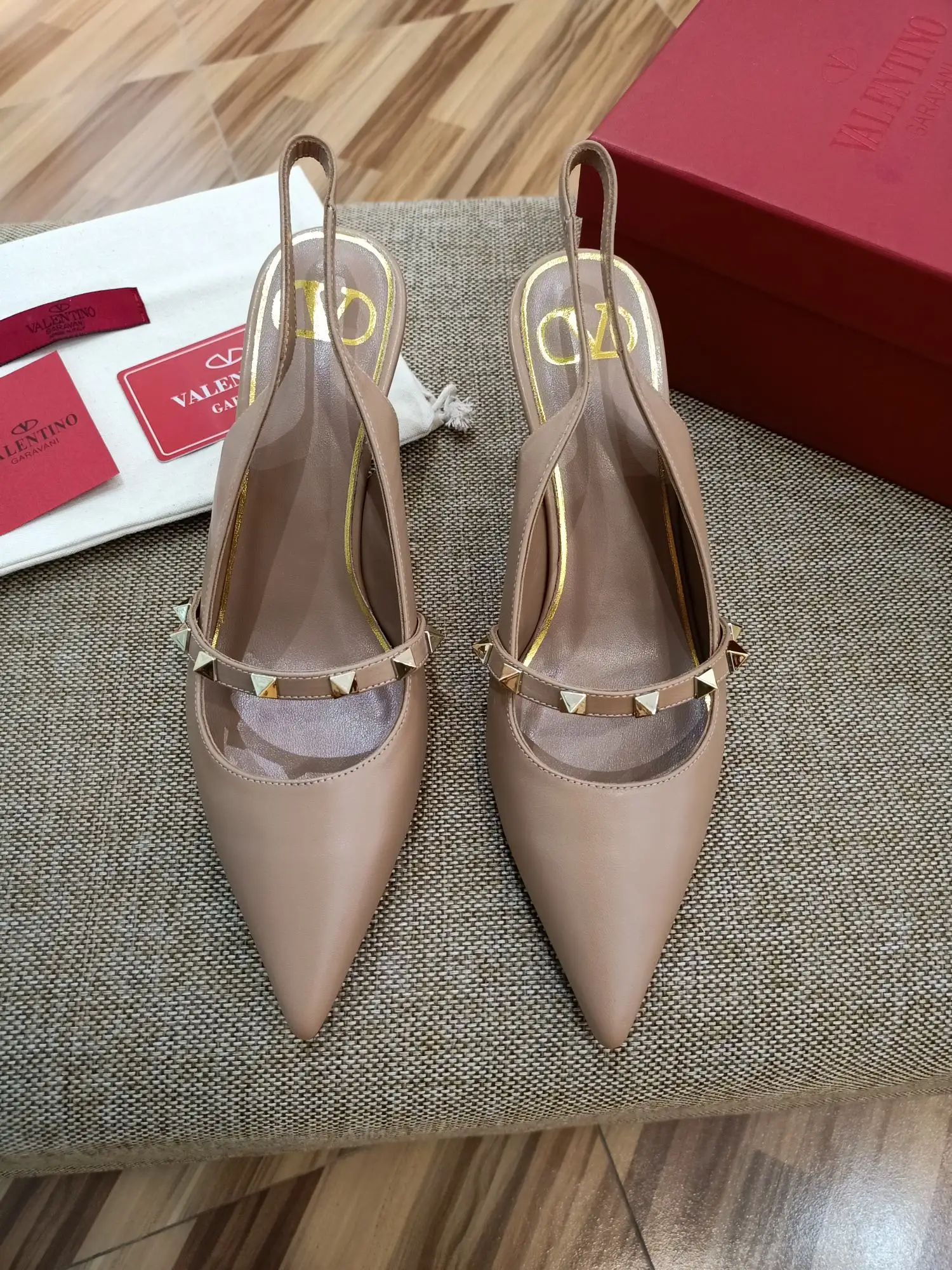 华伦天奴 经典款女士高跟凉鞋