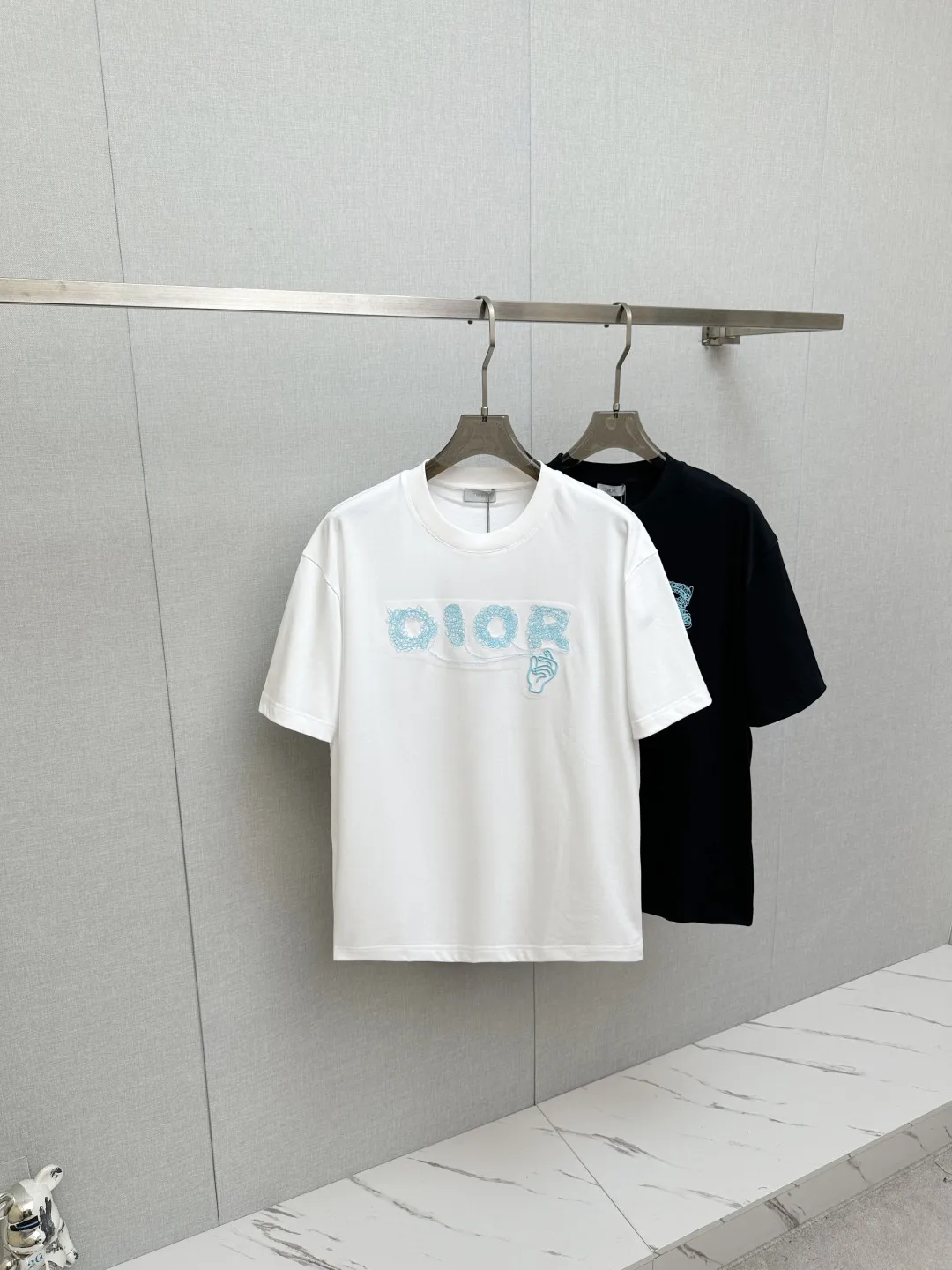 迪奥 新款走秀图案时尚休闲短袖T恤
