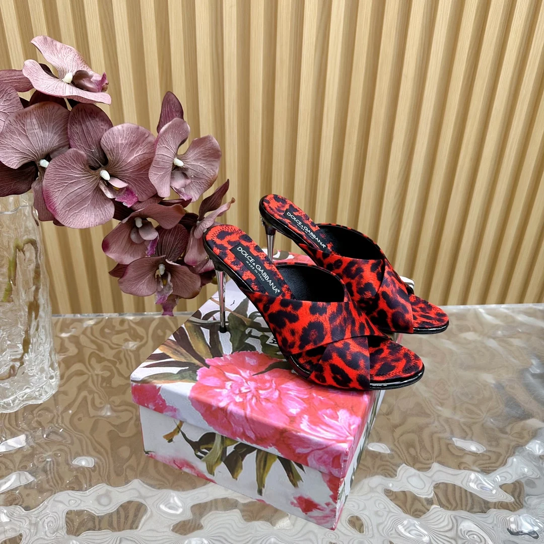 杜嘉班纳 绝美复古金属跟凉拖 意式经典奢华高跟鞋 杜嘉班纳 绝美复古金属跟凉拖 意式经典奢华高跟鞋