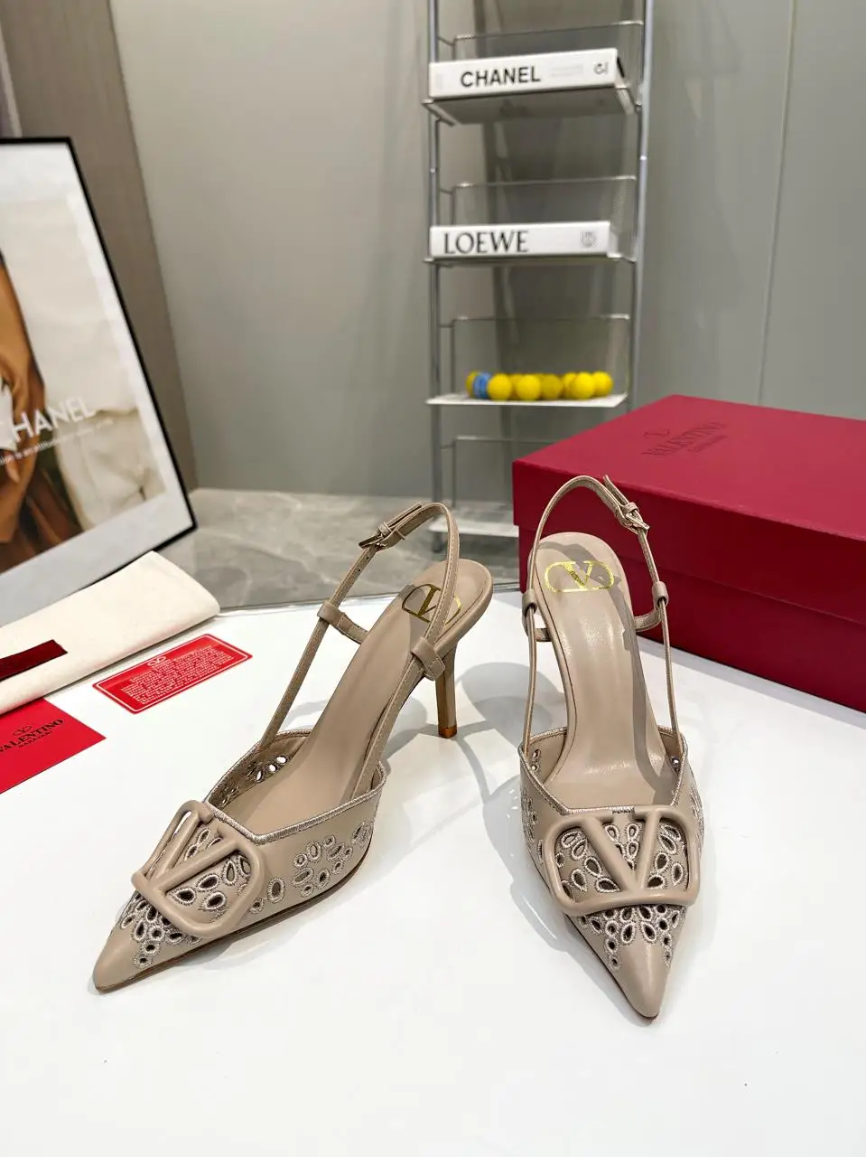 华伦天奴 经典款女士高跟凉鞋 华伦天奴 经典款女士高跟凉鞋