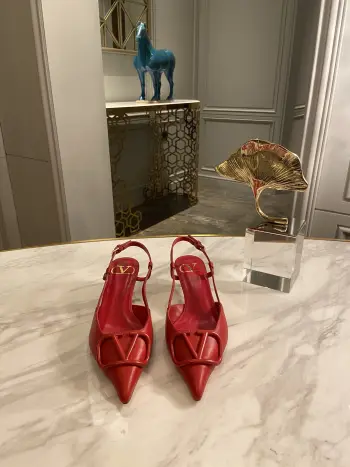 经典款女士高跟凉鞋 高仿华伦天奴女士高跟鞋/单鞋