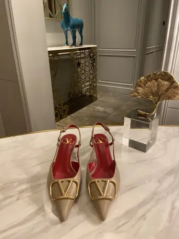 经典款女士高跟凉鞋 高仿华伦天奴女士高跟鞋/单鞋