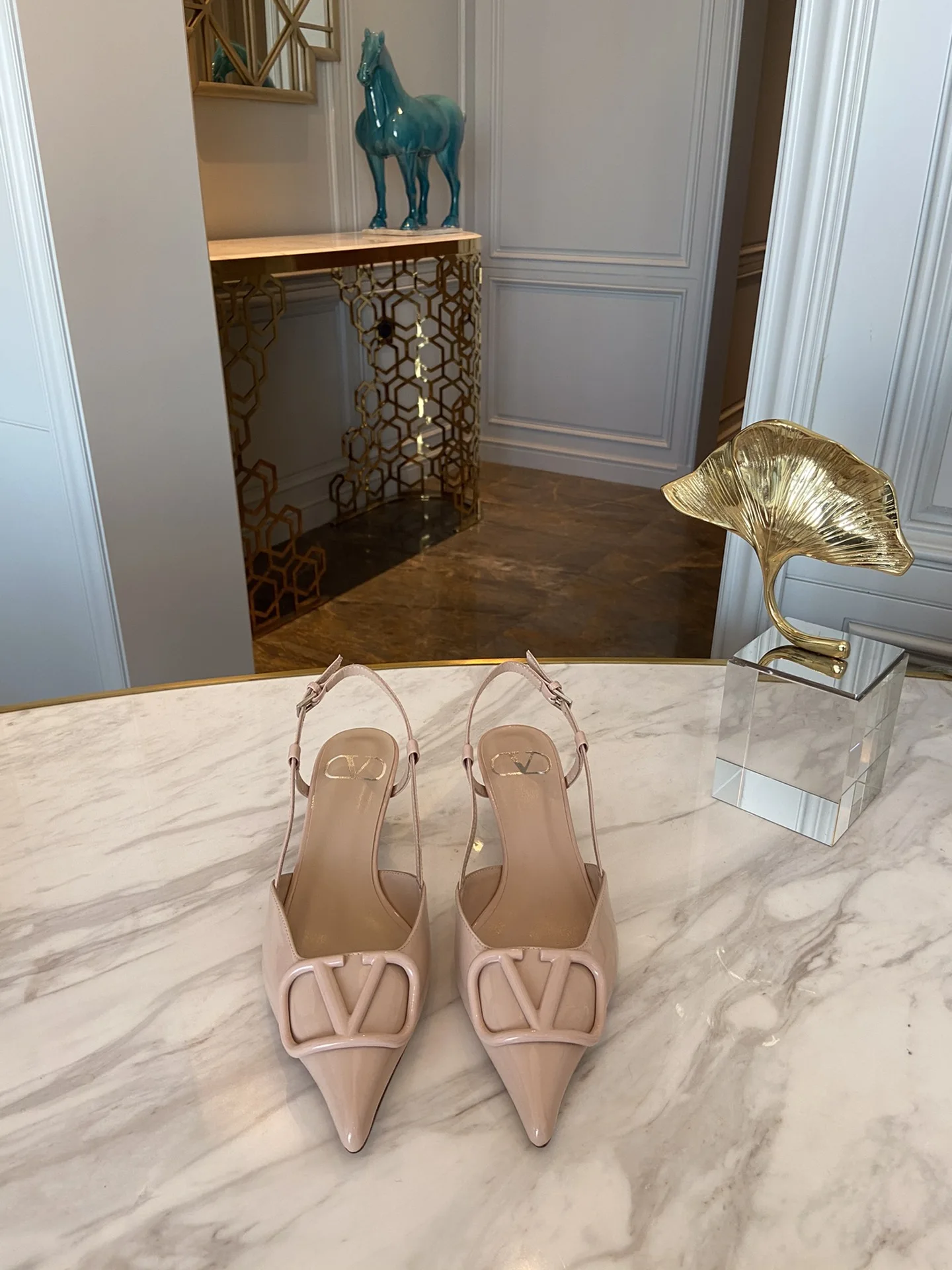 华伦天奴 经典款女士高跟凉鞋 华伦天奴 经典款女士高跟凉鞋