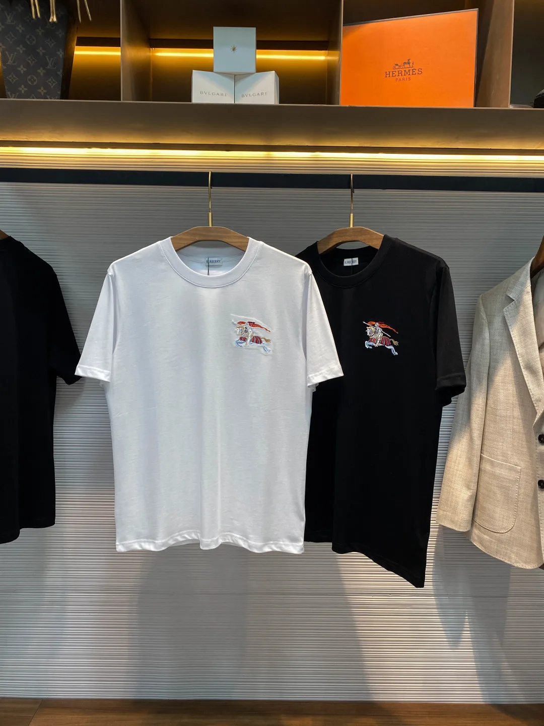 巴宝莉 男女同款彩色战马图案刺绣休闲套头短袖T恤衫 巴宝莉 男女同款彩色战马图案刺绣休闲套头短袖T恤衫