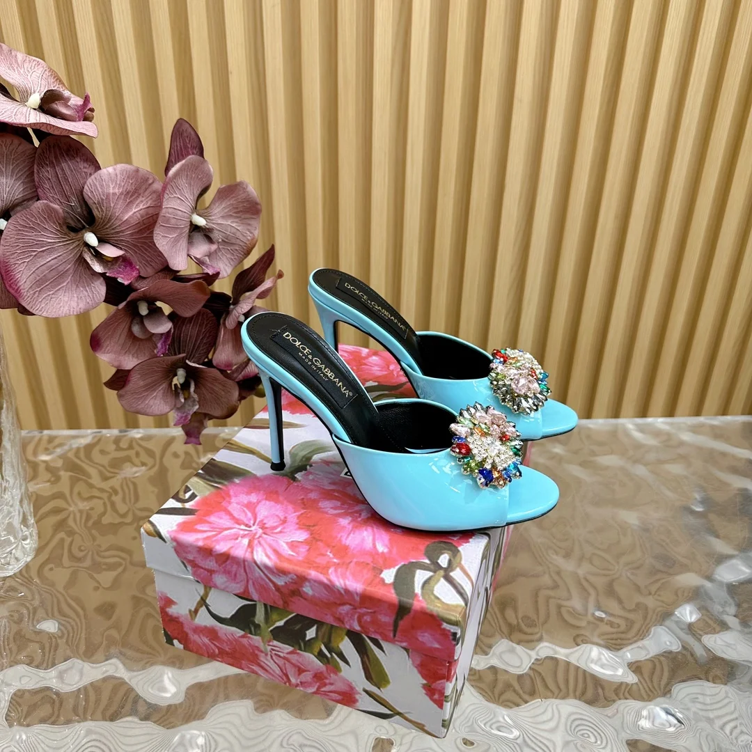 杜嘉班纳 绝美复古水钻凉拖 意式经典奢华高跟鞋 杜嘉班纳 绝美复古水钻凉拖 意式经典奢华高跟鞋