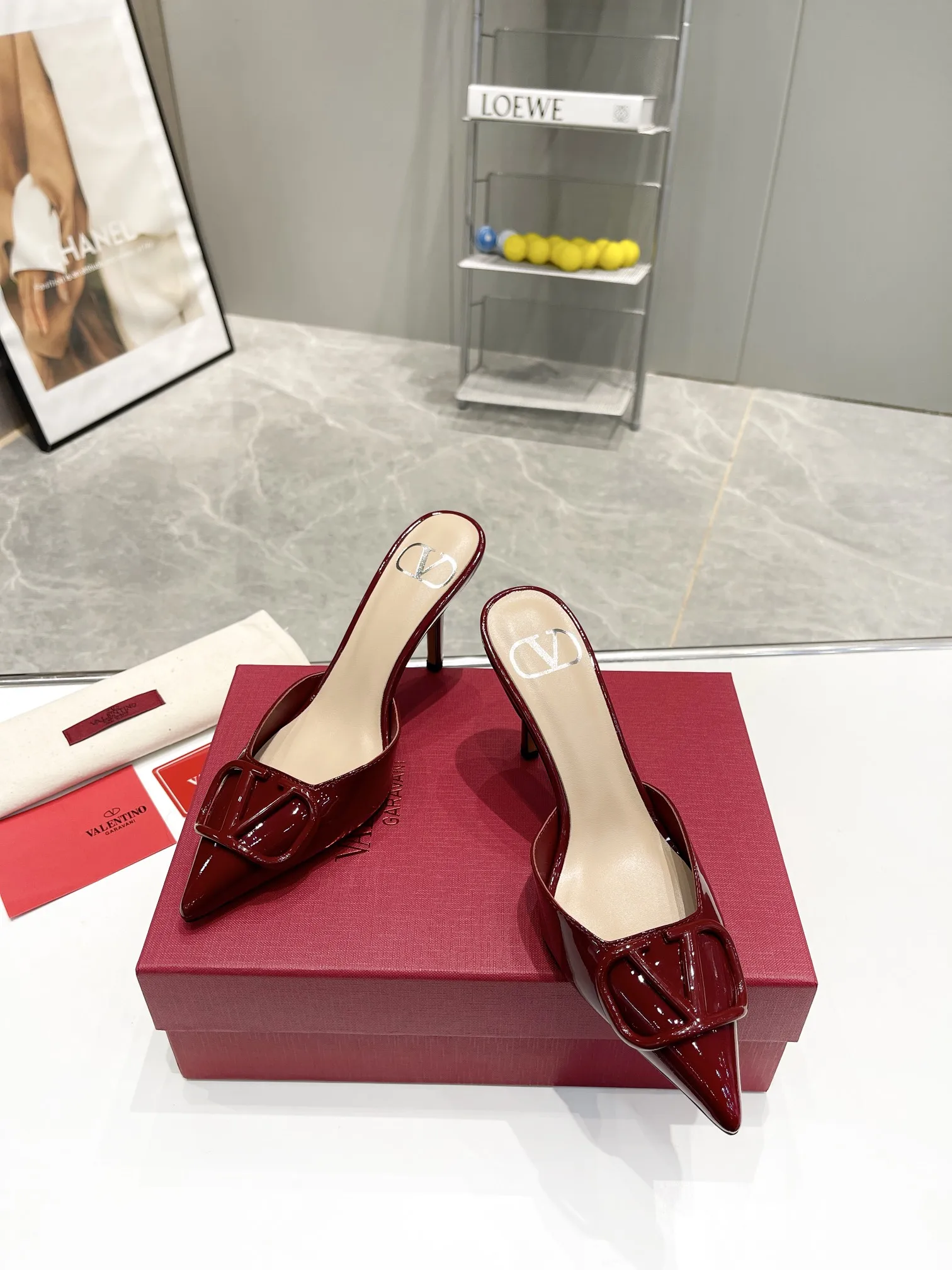 华伦天奴 经典款女士凉拖鞋