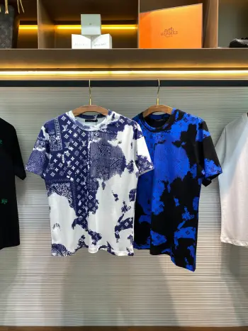 Men s and women s blue gradient ink wash floral pattern casual short-sleeve T-shirt. Replica Louis Vuitton Tshirts and Polos