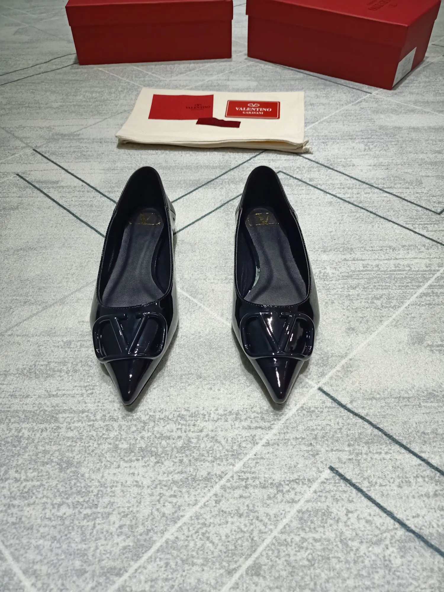 华伦天奴 经典款女士凉拖鞋