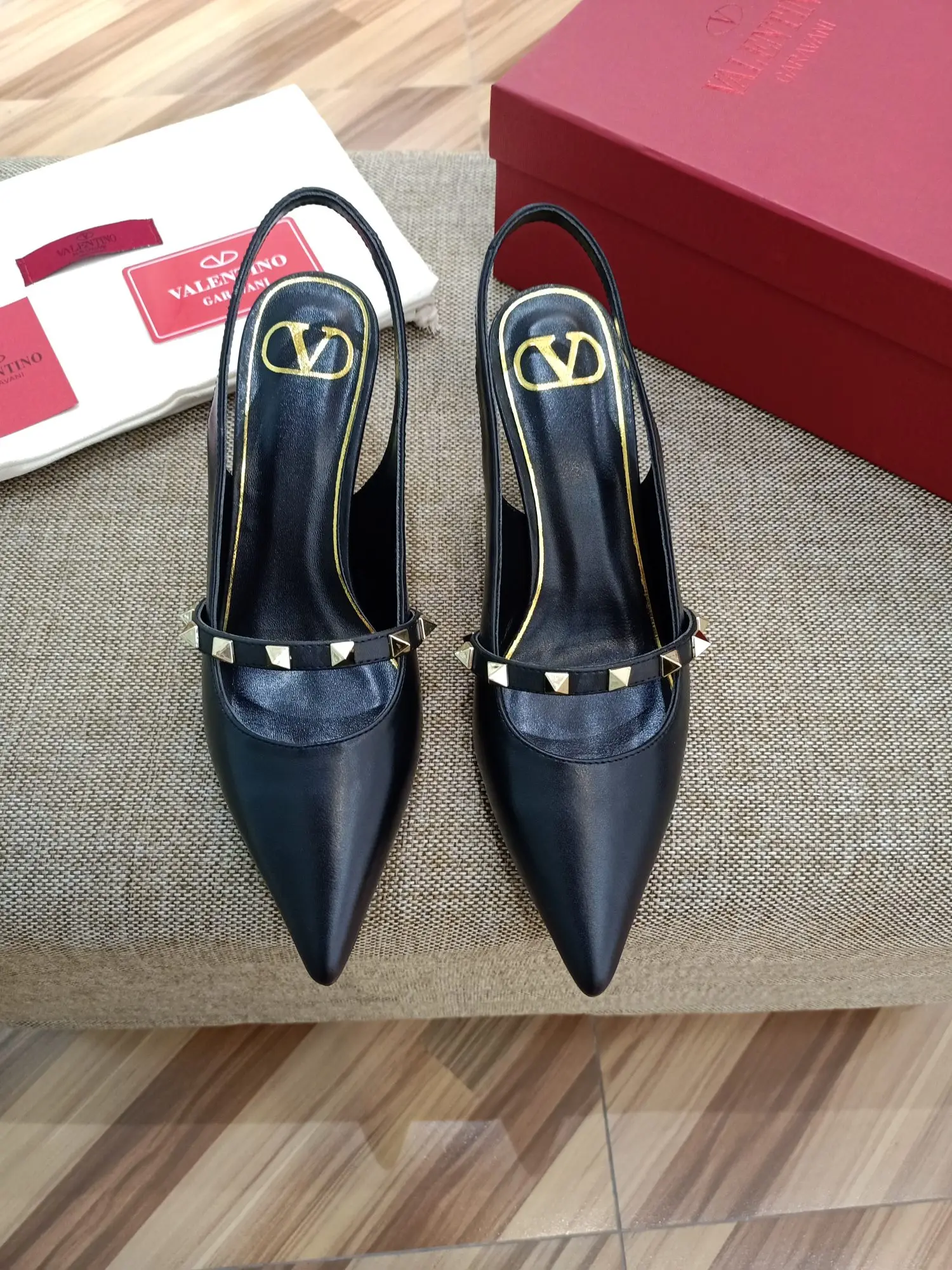 华伦天奴 经典款女士高跟凉鞋