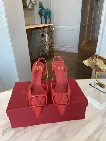 经典款女士高跟凉鞋 高仿华伦天奴女士高跟鞋/单鞋