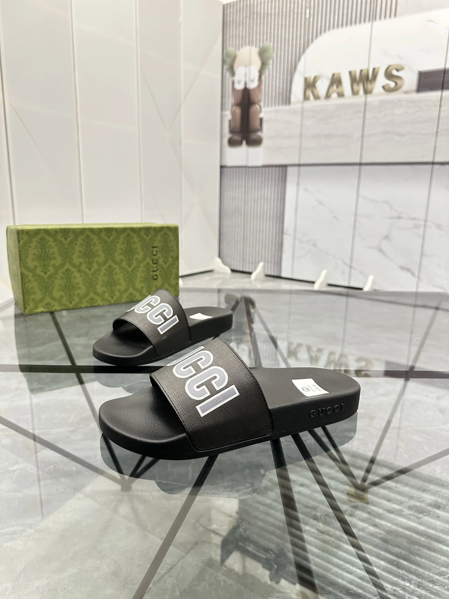 Gucci Latest couple slippers