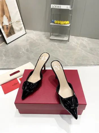 经典款女士凉拖鞋 高仿华伦天奴女士凉鞋/拖鞋