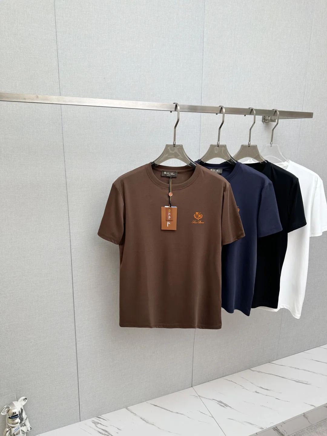 诺悠翩雅 新款走秀图案时尚休闲短袖T恤 诺悠翩雅 新款走秀图案时尚休闲短袖T恤