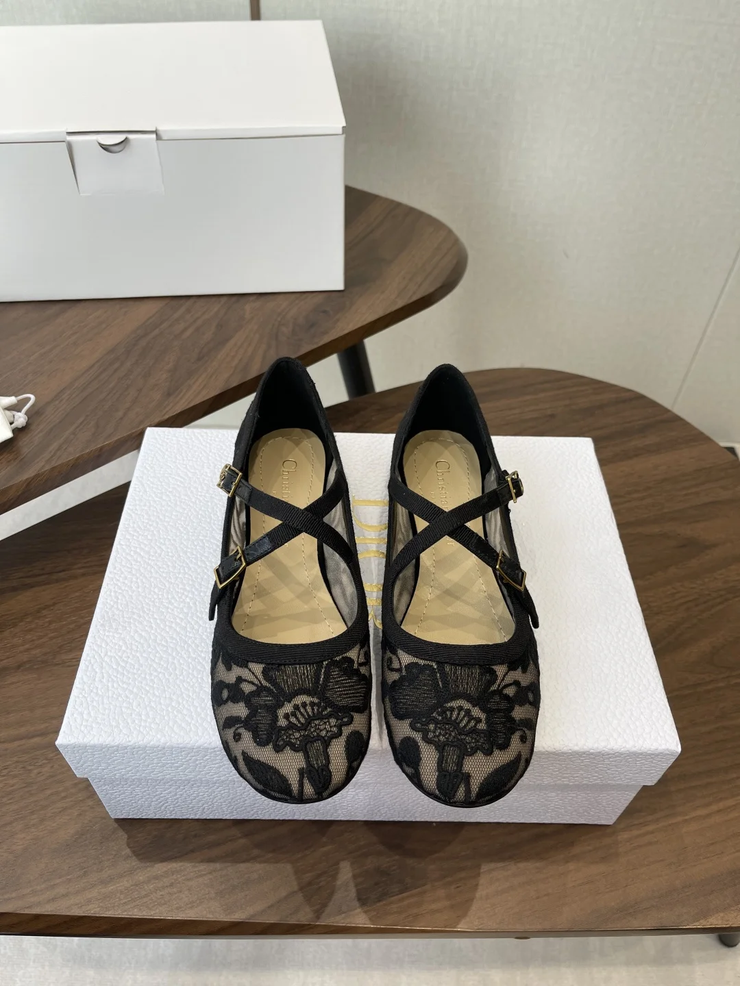 Dior 26ss Early Spring New Cross Strap Glitter Flat Mary Jane Shoes Dior 26ss Early Spring New Cross Strap Glitter Flat Mary Jane Shoes